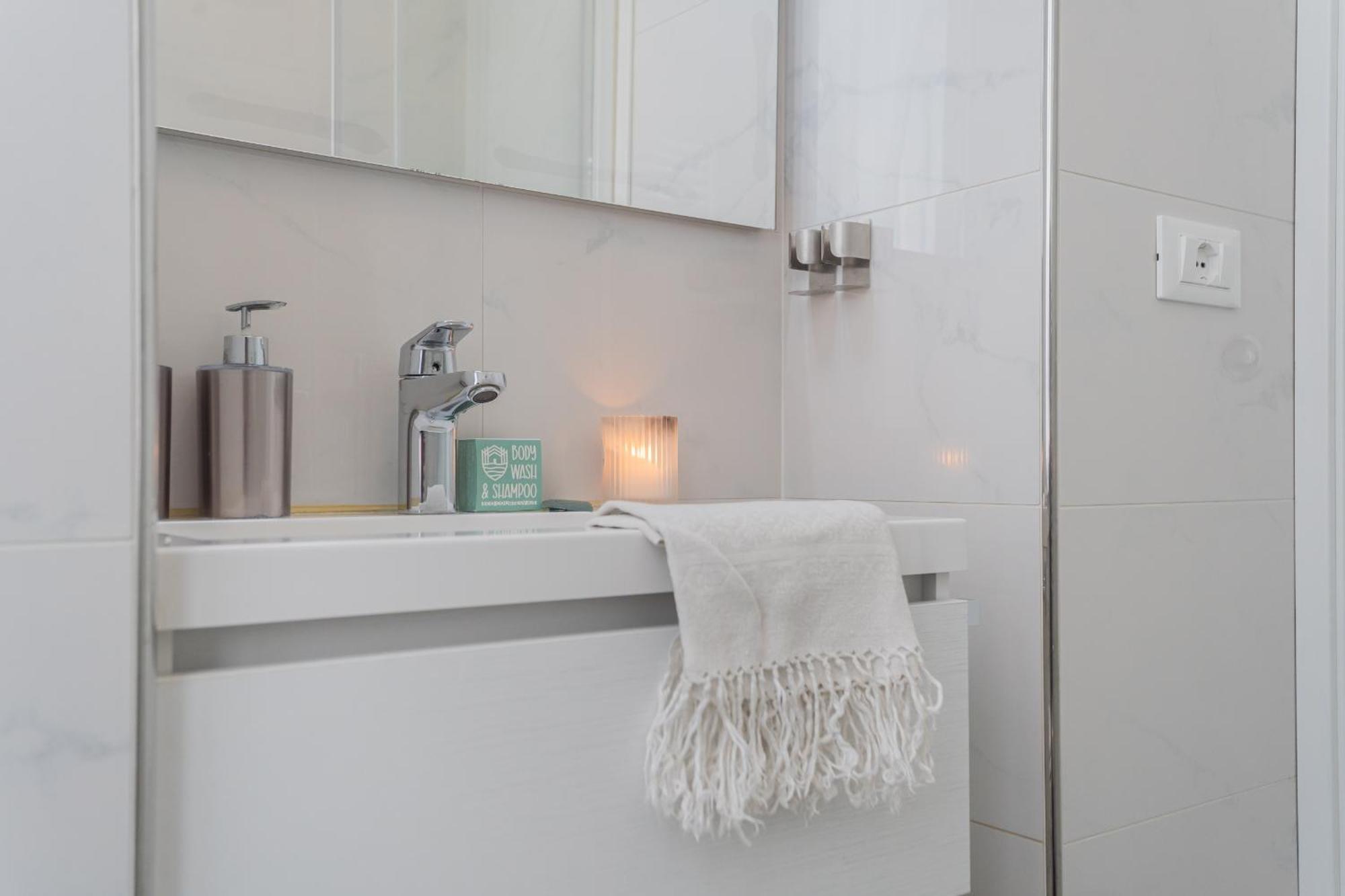Old Court Hideaway By Rent All Como Exterior foto